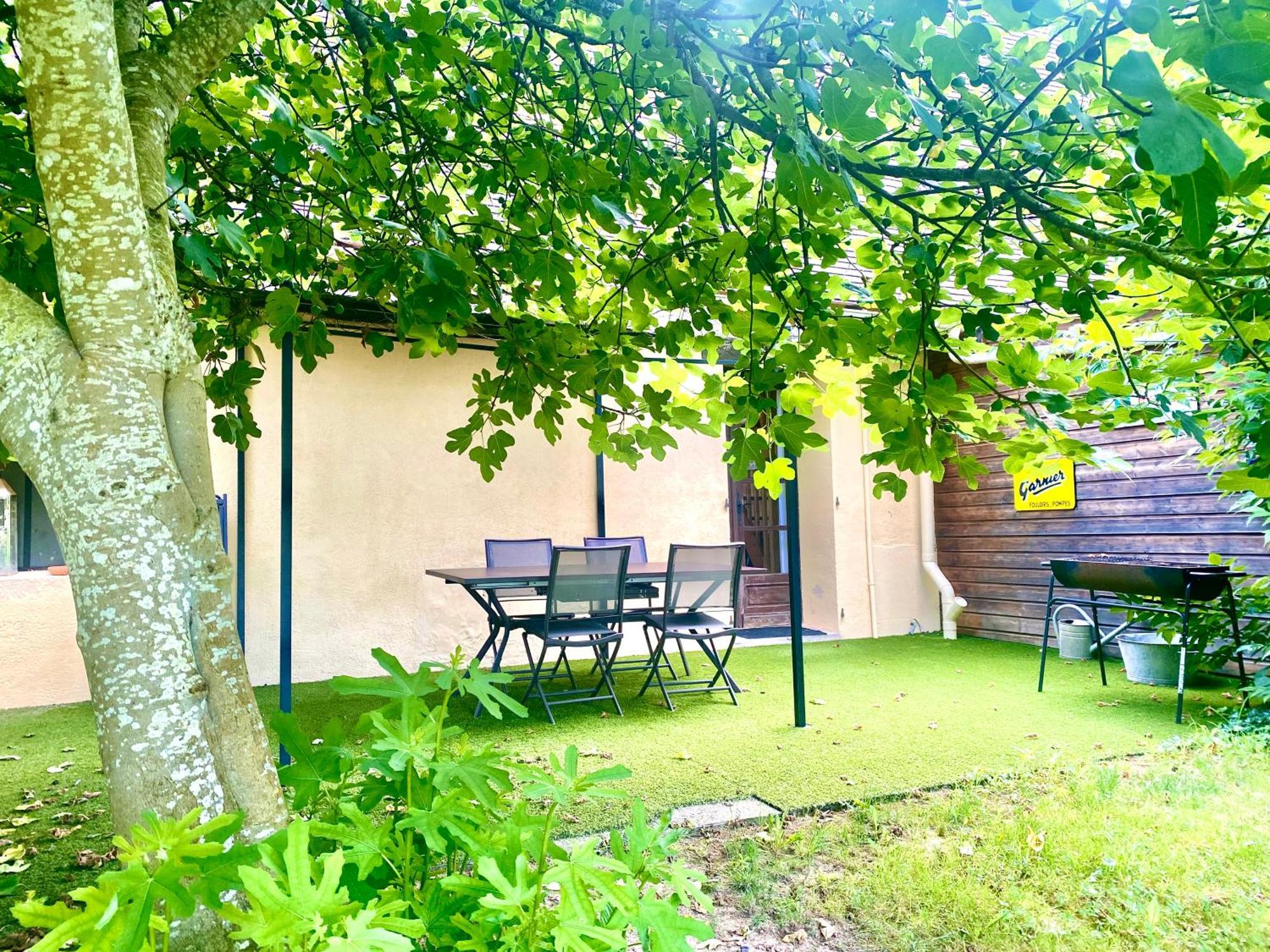 Camping La Ferme De Perdigat Limeuil Esterno foto